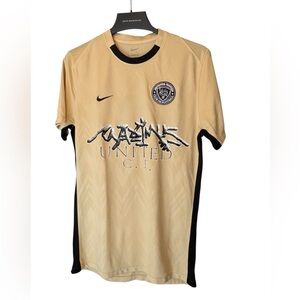 Nike Tan and Black Soccer Jersey
